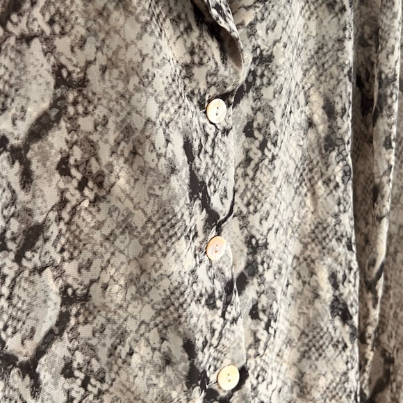 Outrageous brand snake print blouse in silver-grey. US size 10 - Picture 3 of 6